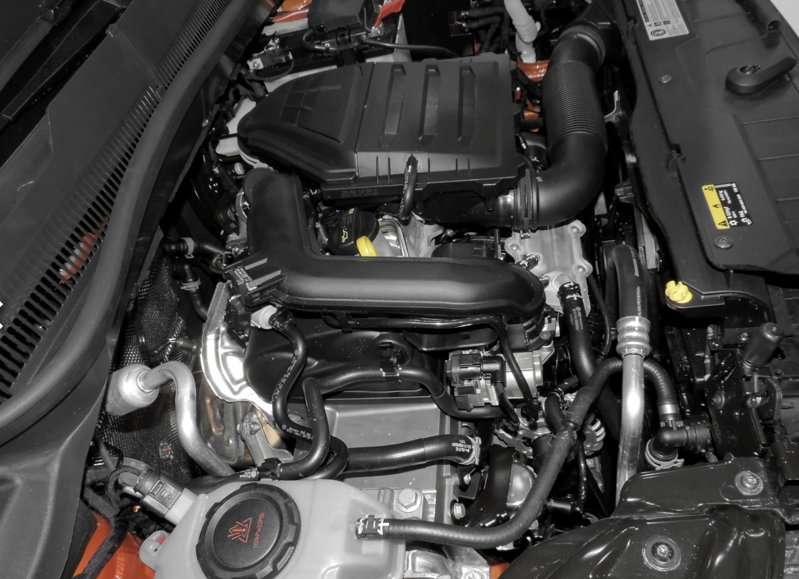 Mobile-auto-tune-ups-and-oil-change this image shows auto tune-ups and oil change in Mobile, AL